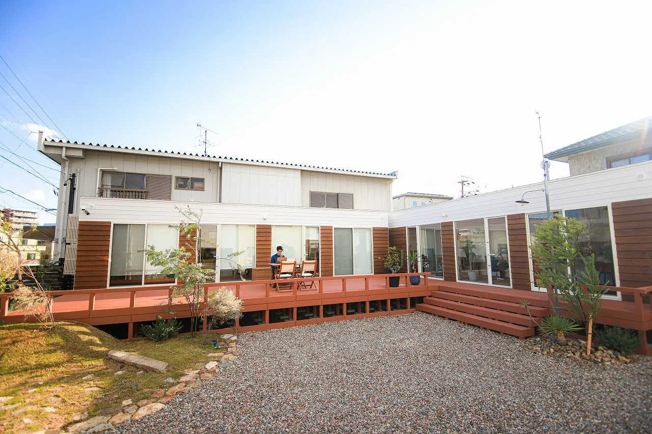 自然を感じるオフィスキャビン外観