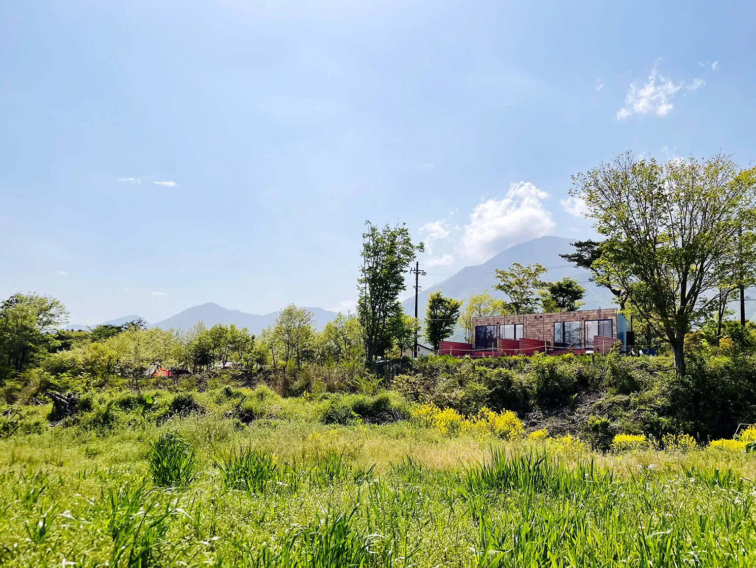 ニコイチ宿泊キャビンがある風景